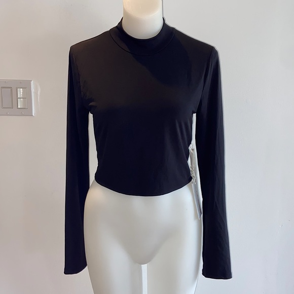 NWT * Gold Chain Detailed Open Back Long Sleeve Cropped Dress Shirt - Picture 3 of 6